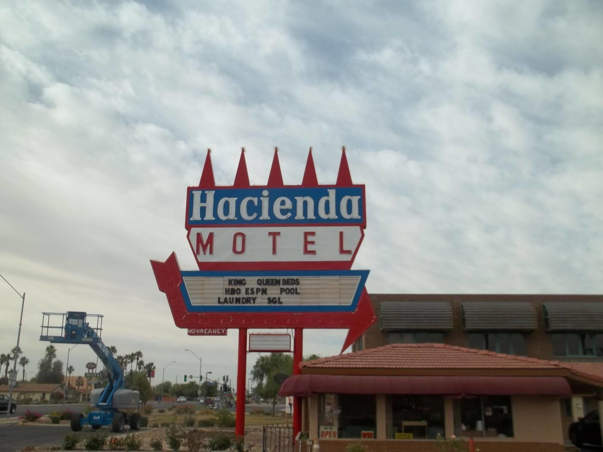 Hacienda Motel 2*